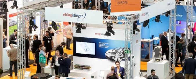 德国汉诺威工业博览会现场 - 展示展会现场人潮涌动和展位展示场景